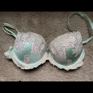 NWOT Victoria’s Secret Rhinestone Very Sexy Push-Up Bra 36C
